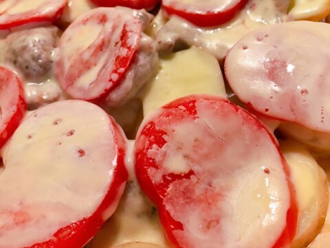 新じゃがとトマト、豚ヒレ肉のチーズ焼き